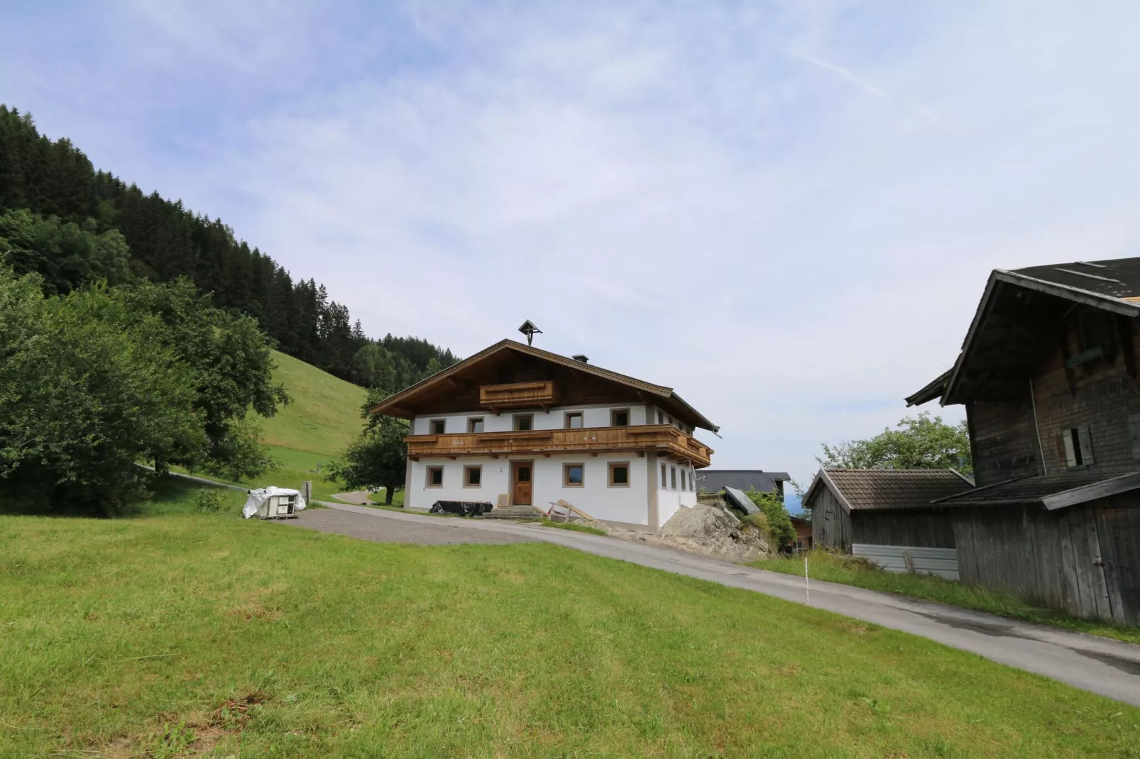 Bauernhaus Stoanerbauer-Buitenkant zomer