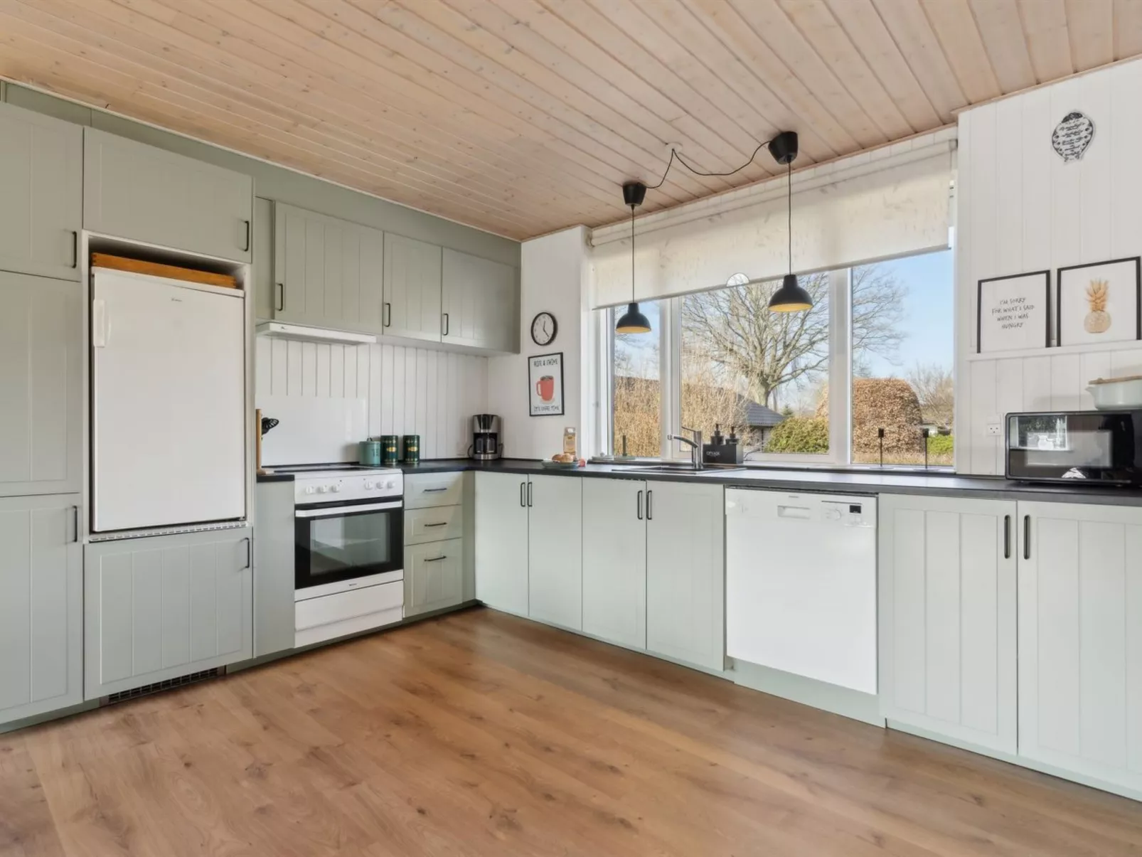 "Vemund" - 500m from the sea-Binnen