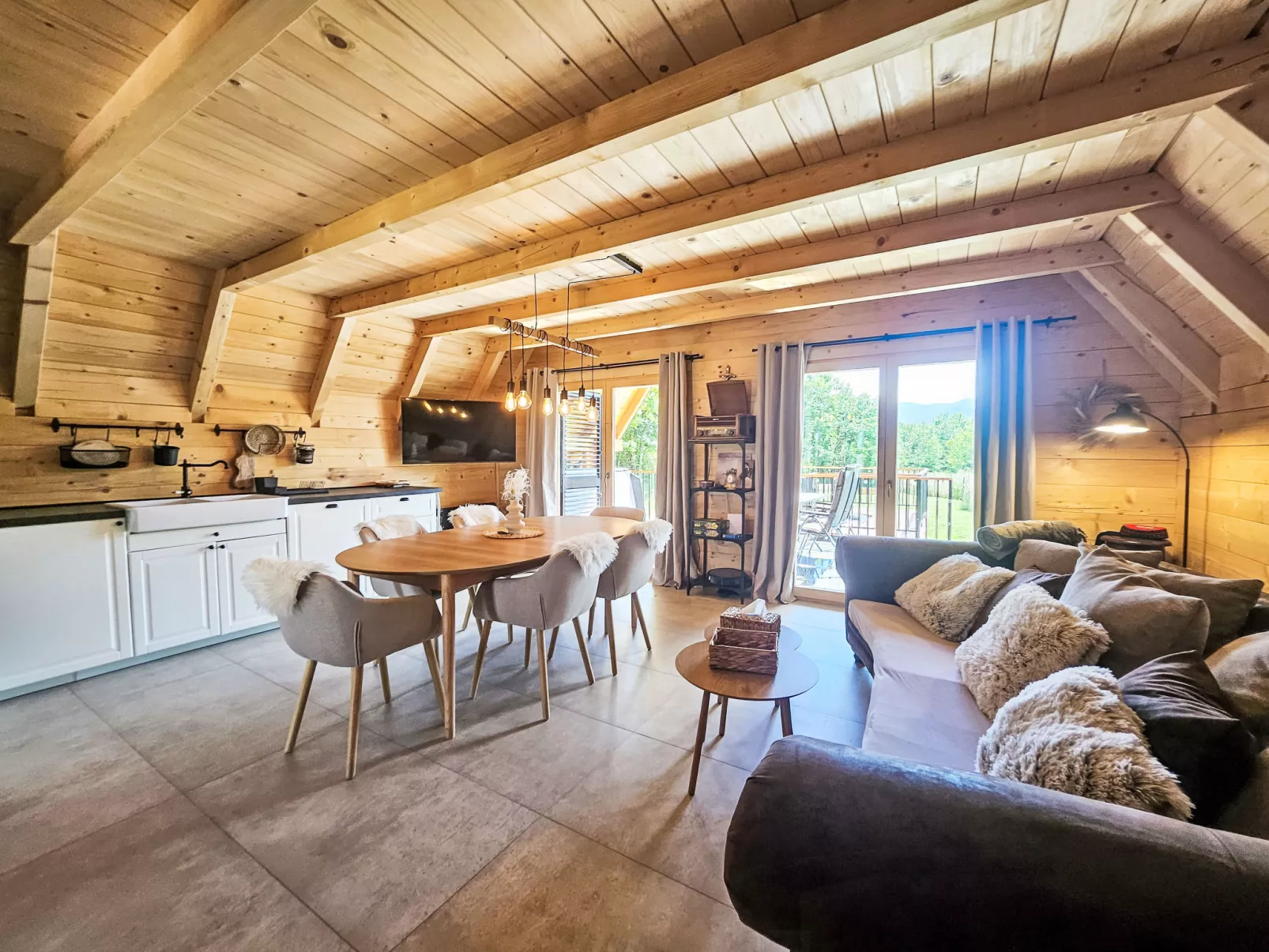 Tomina Koliba Lika-Binnen