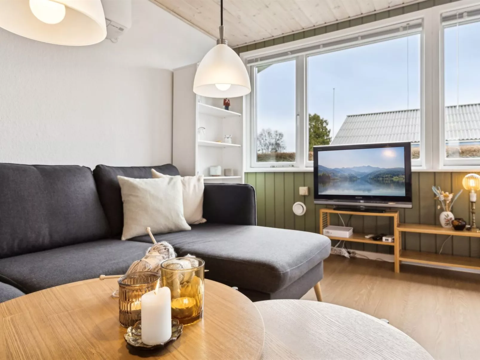 "Severine" - 650m from the sea-Binnen