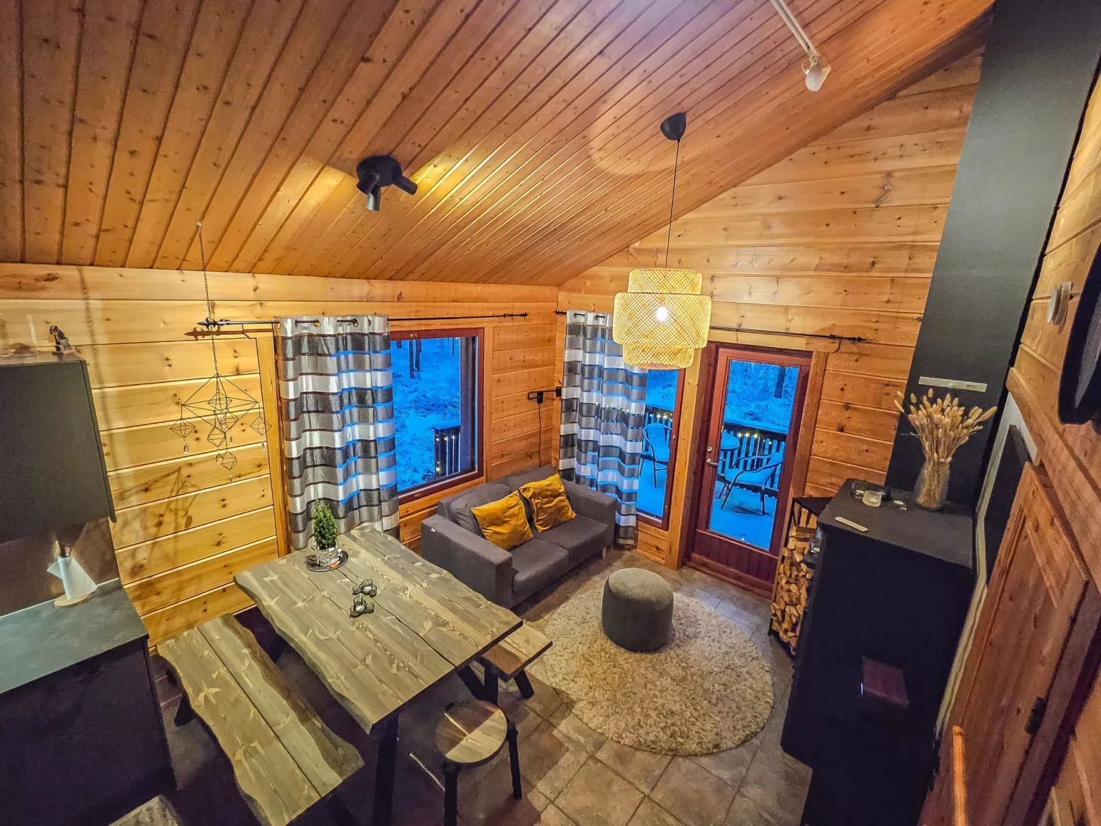 Rovarakka 1 b-Binnen