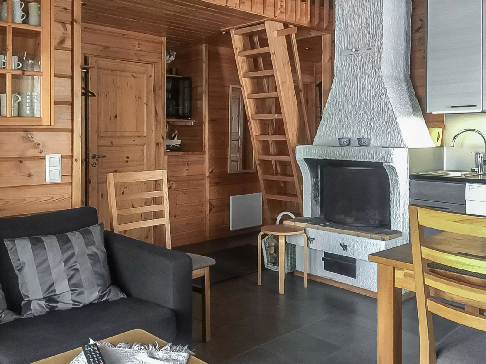 Lomaylläs b26 /palovaarankaarre 8 a-Binnen