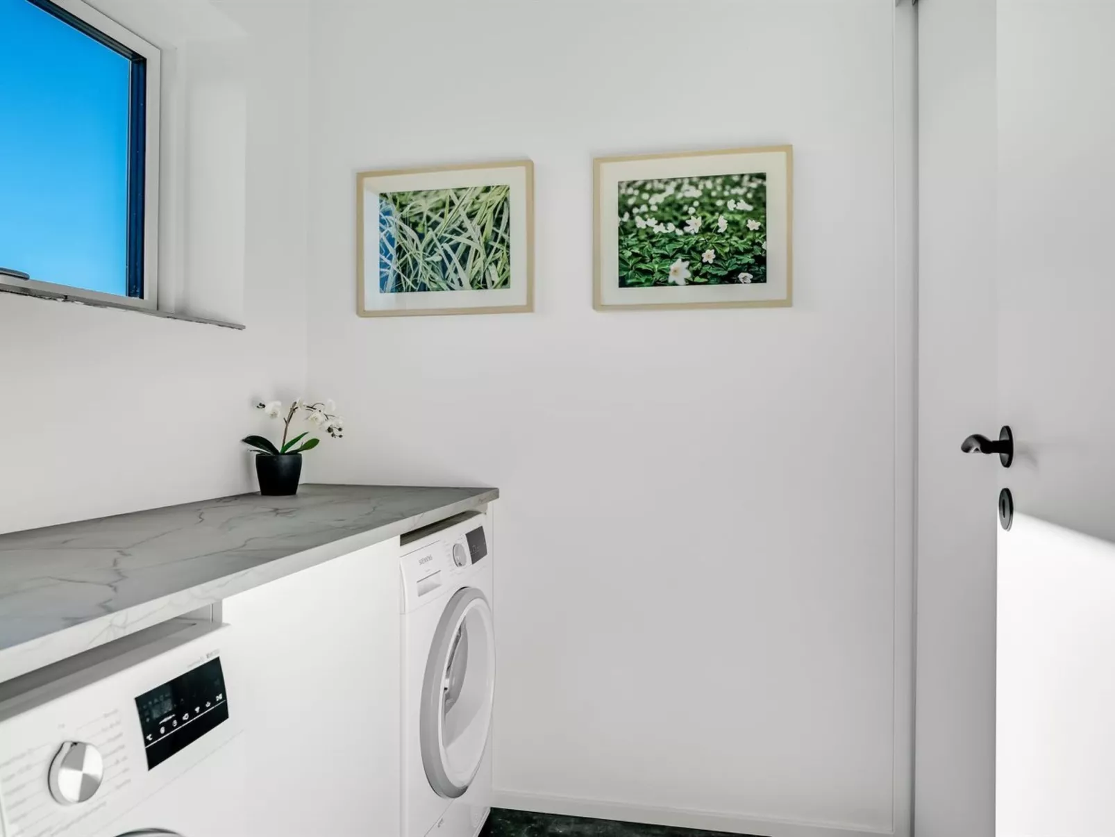 "Ilze" -  from the sea-Binnen