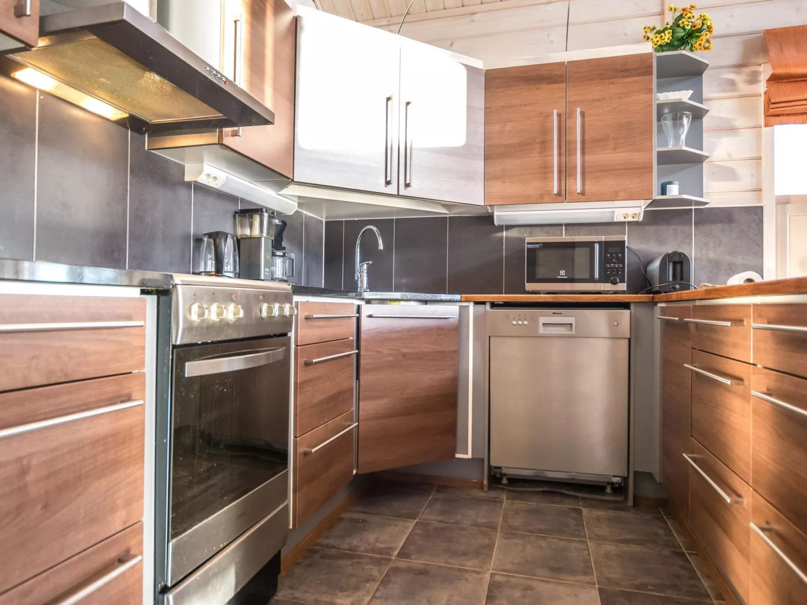 Aurinko-saaga 4 paritalo-Binnen