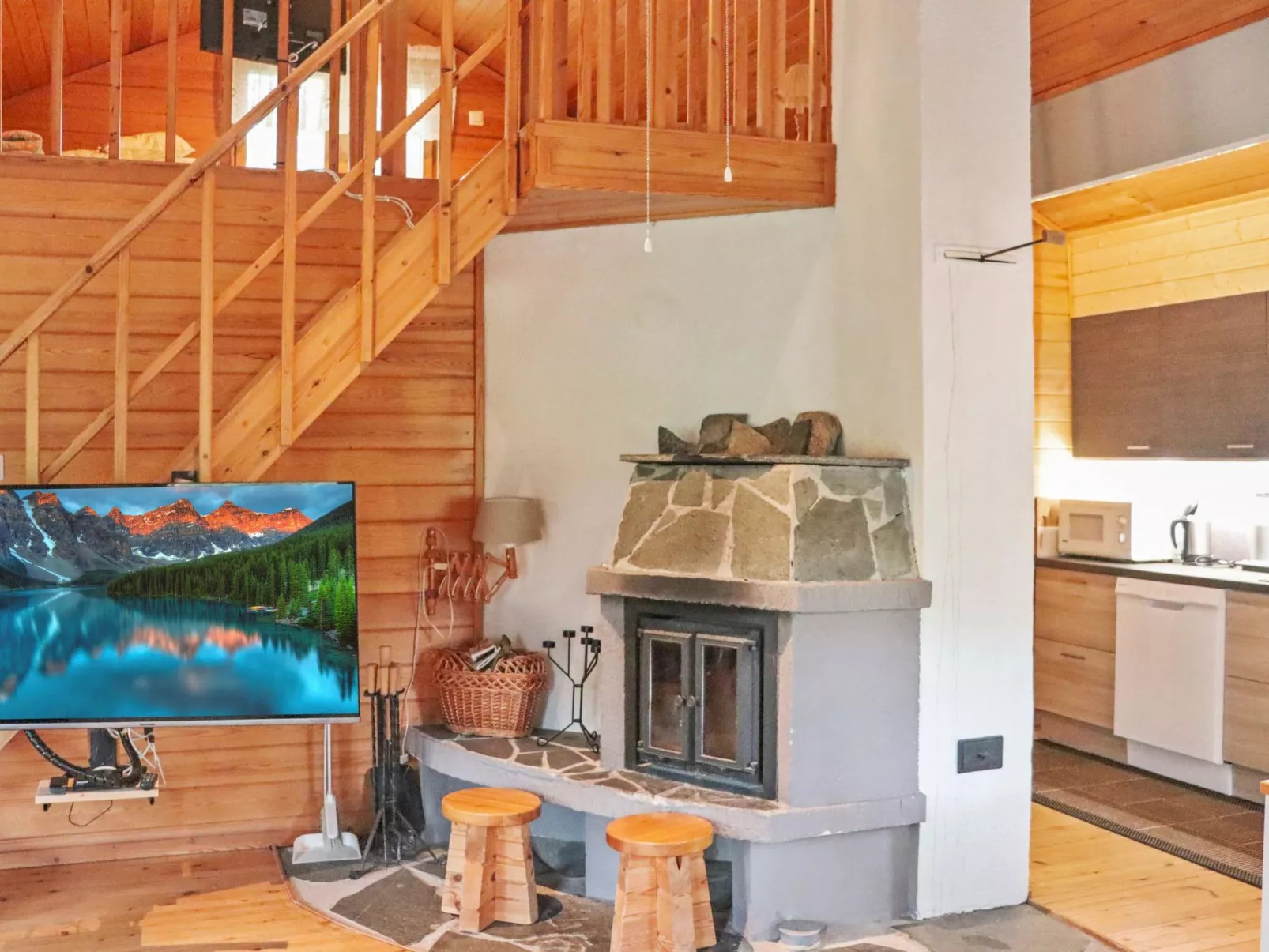 Hyryn herra mökki-Binnen