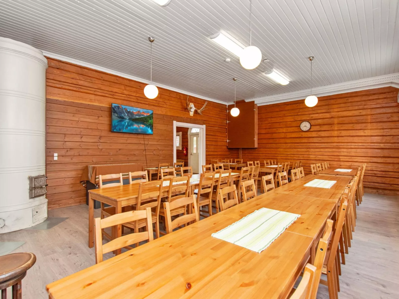 Kaislajärven huvila-Binnen