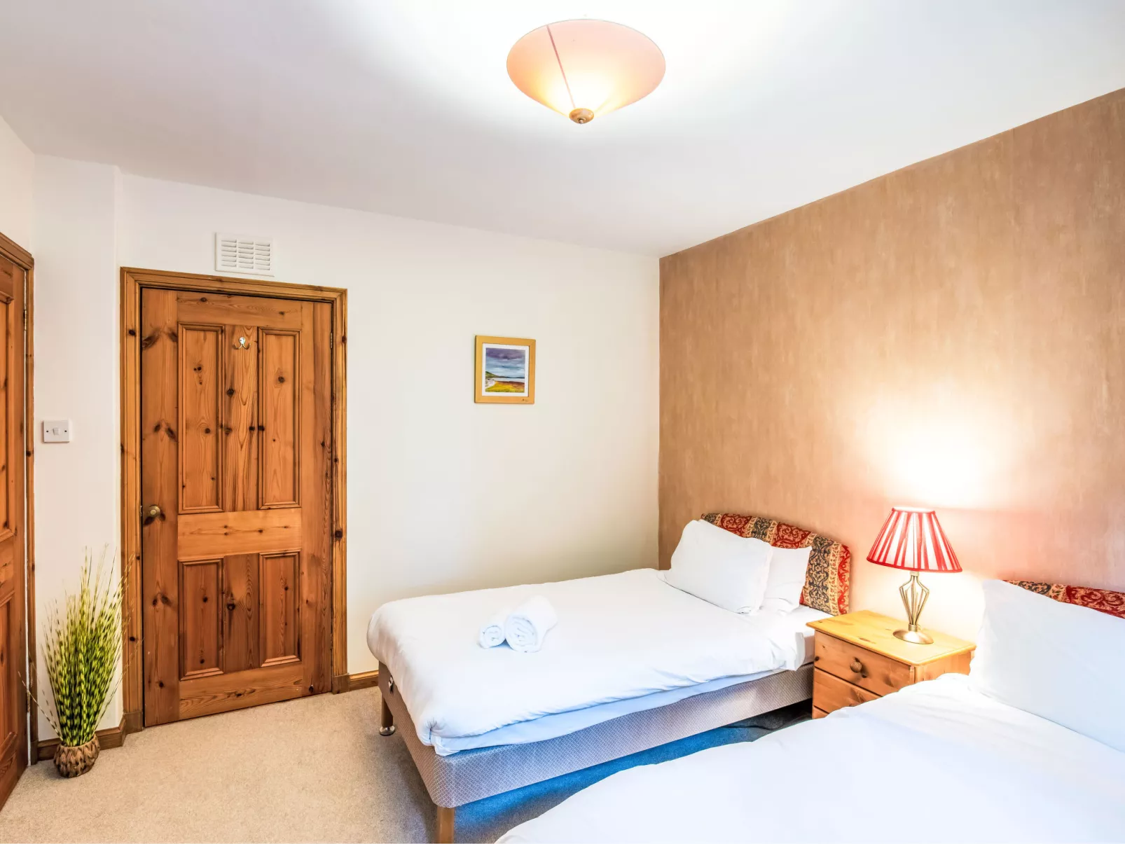 Farmburn Bothy-Binnen