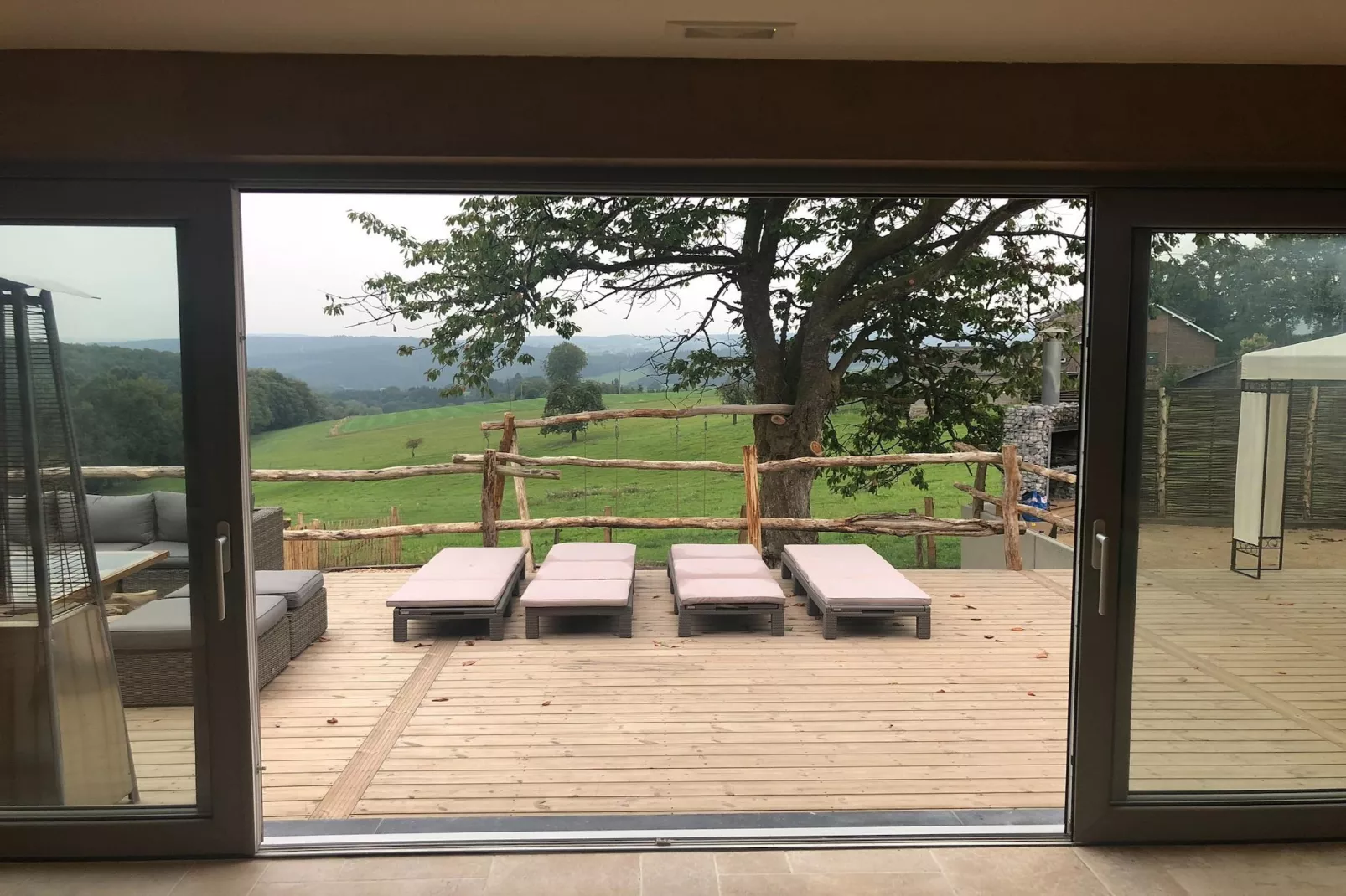 Belle Rose-Image-tags.