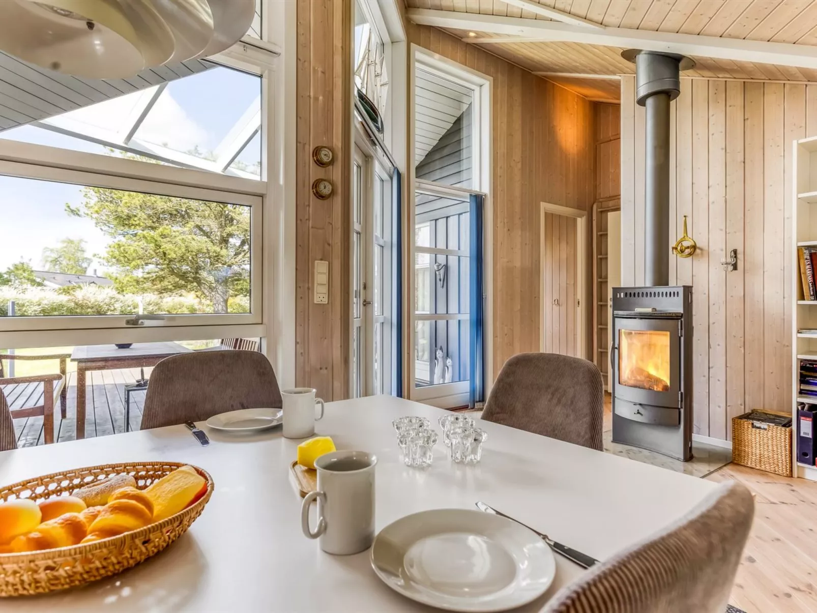 "Winona" - 250m from the sea-Binnen