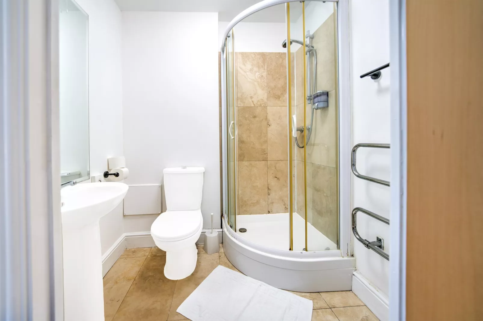 GO2 Gloucester Hotel by OYO  Double Room-Badkamer