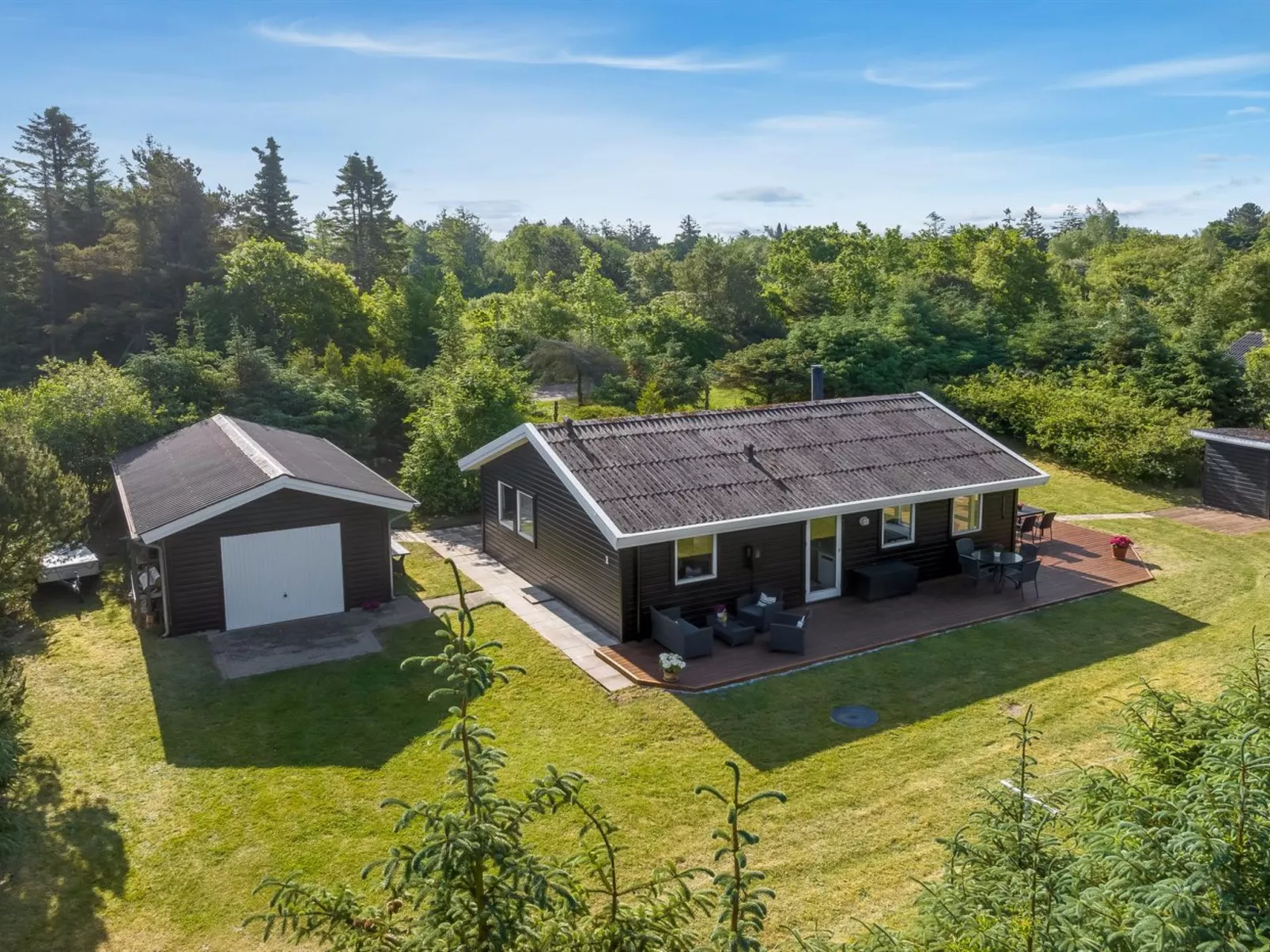 "Laris" - 700m to the fjord-Buiten