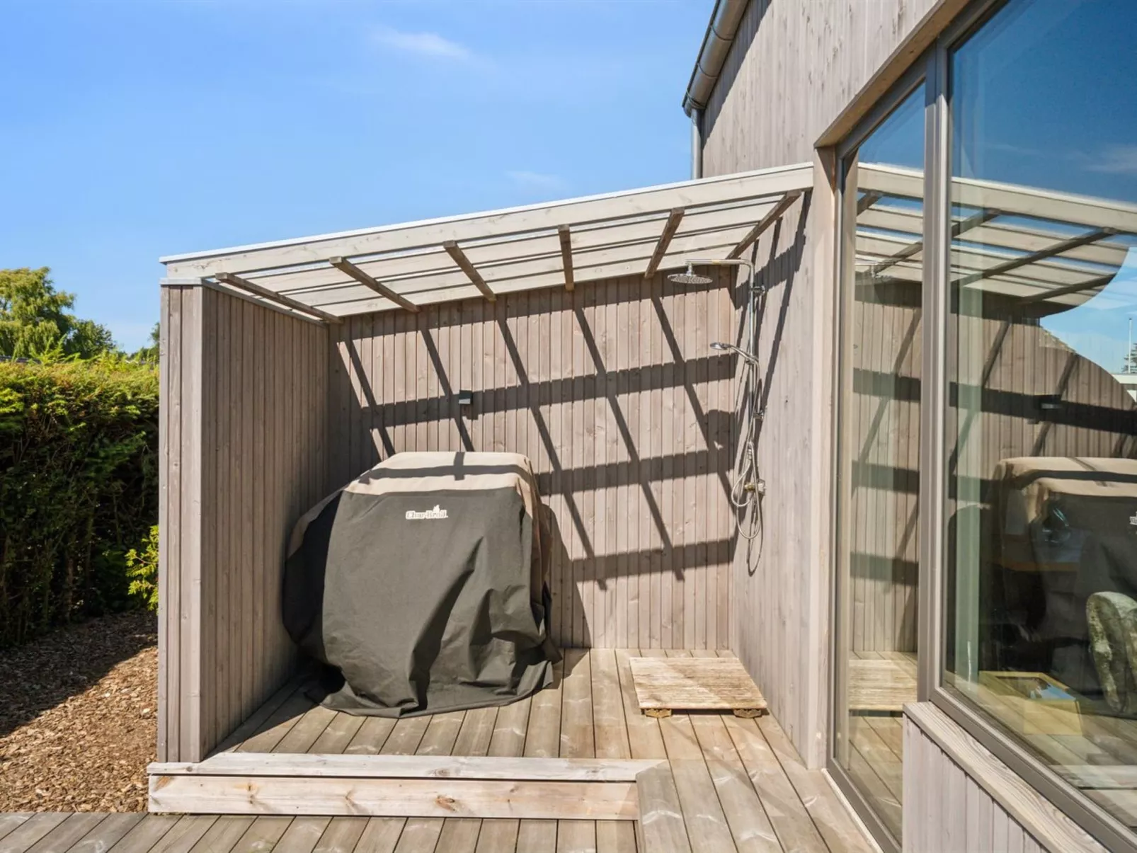 "Elvie" - 150m from the sea-Buiten