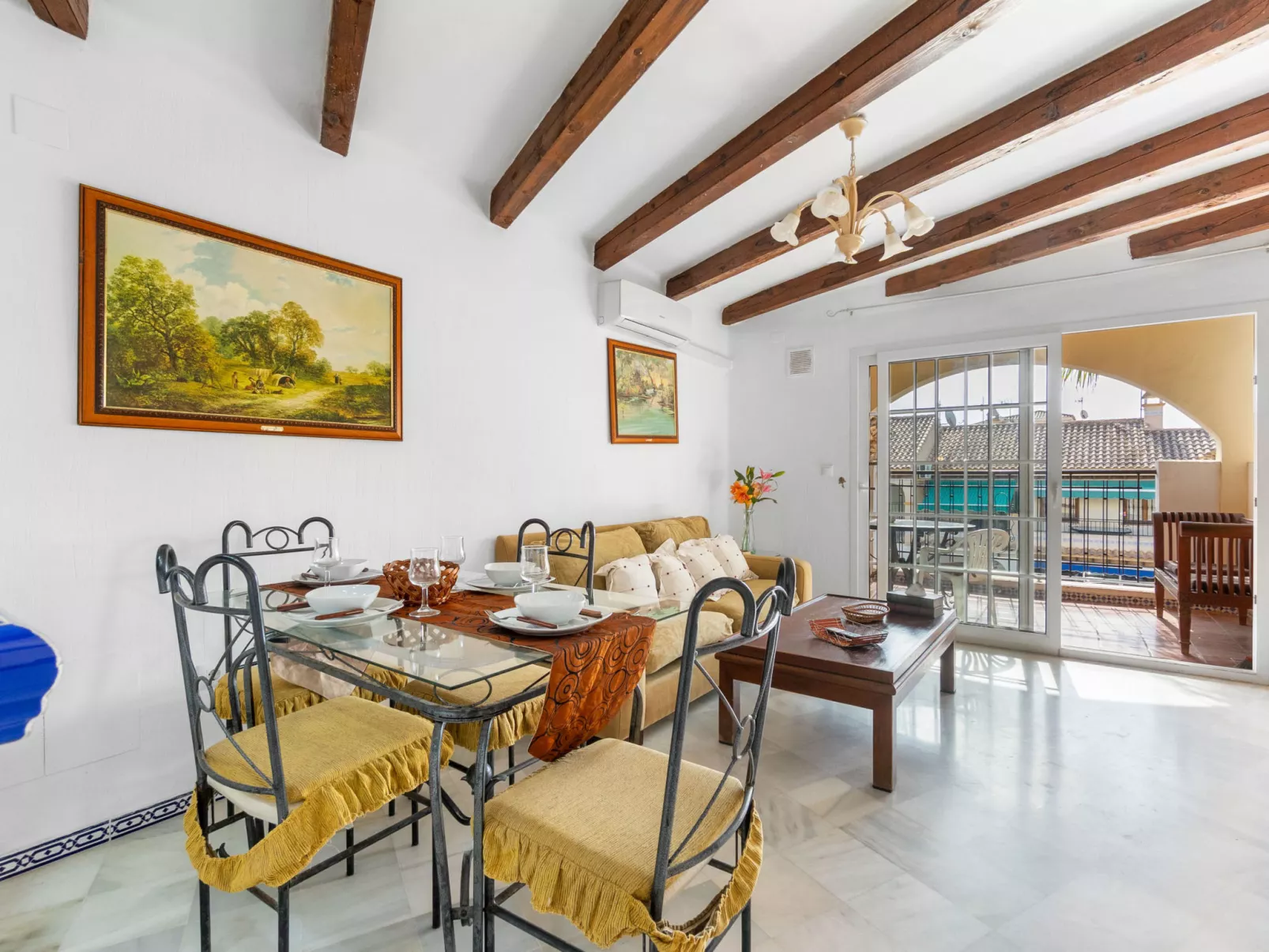 Aldea del Mar-Binnen