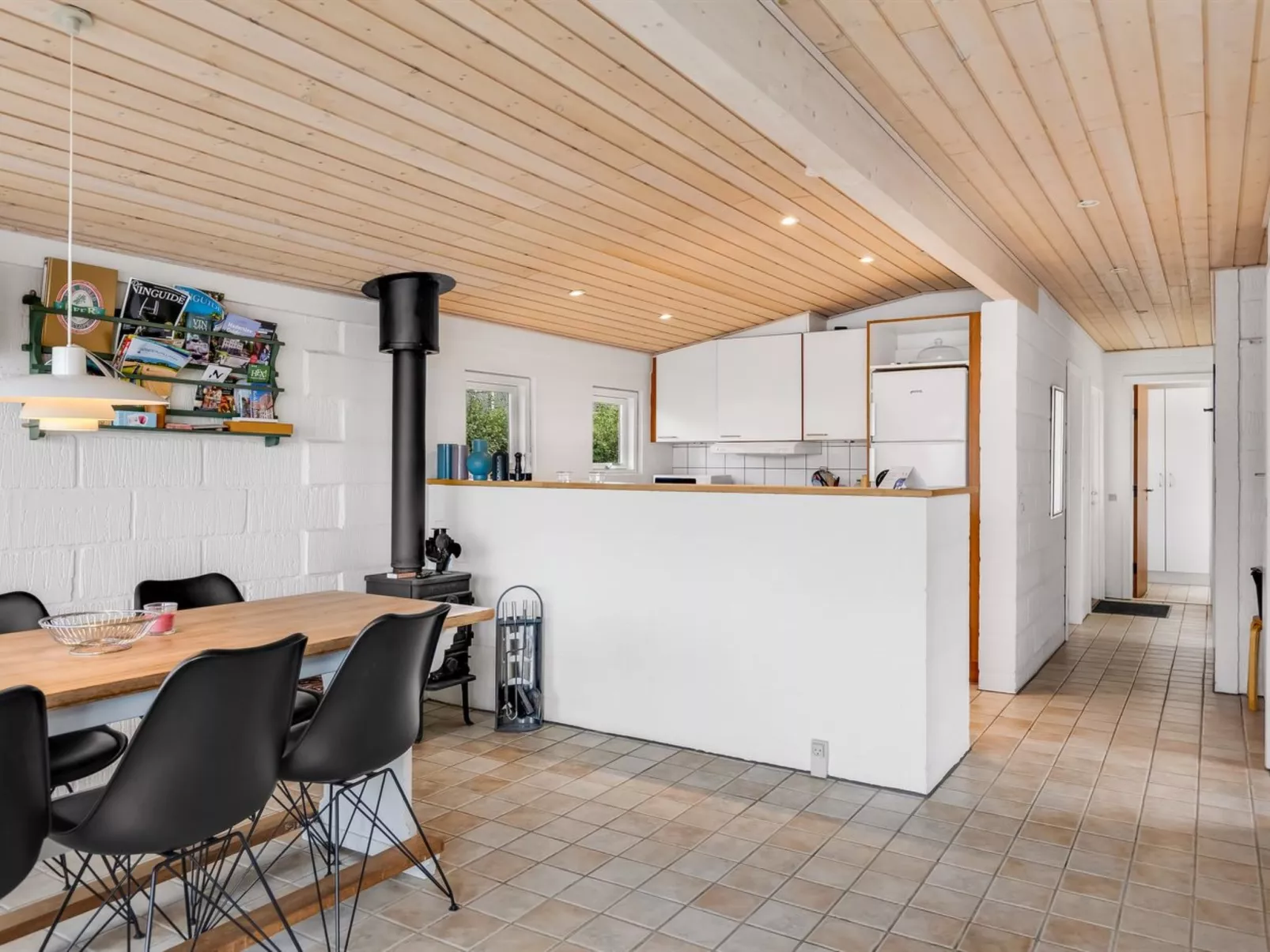 "Gudmund" - 50m from the sea-Binnen