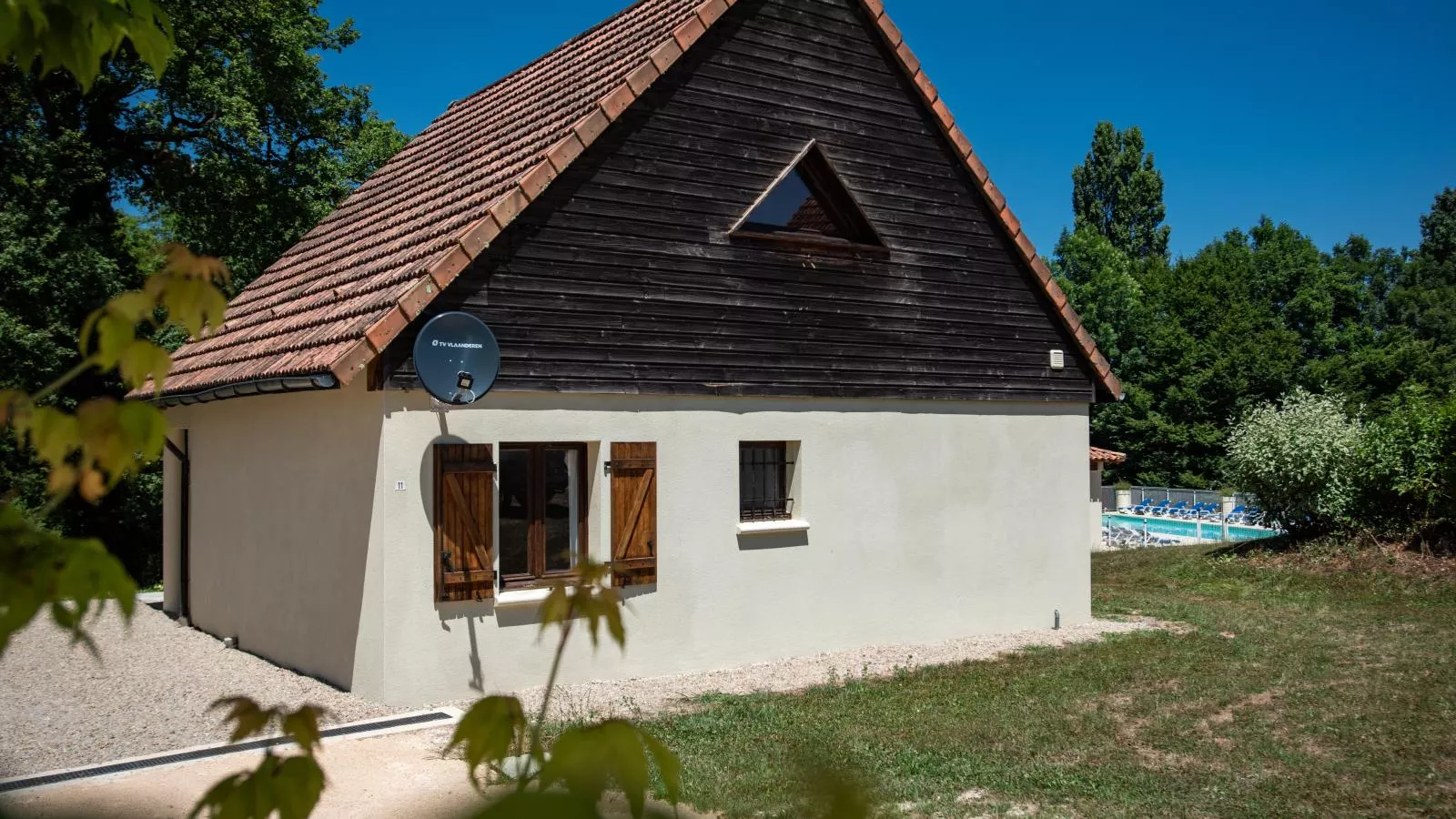 Lac Bleu huis nr 13-Buitenkant zomer