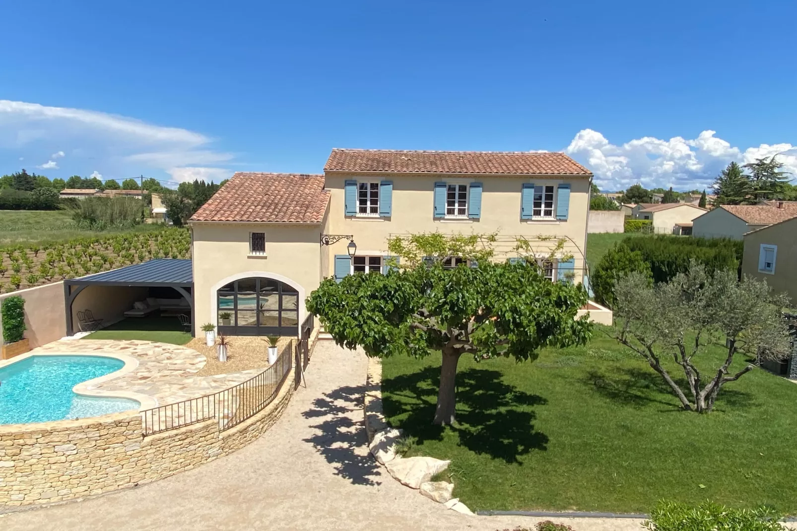 Le Mas d'à côté-Buitenkant zomer