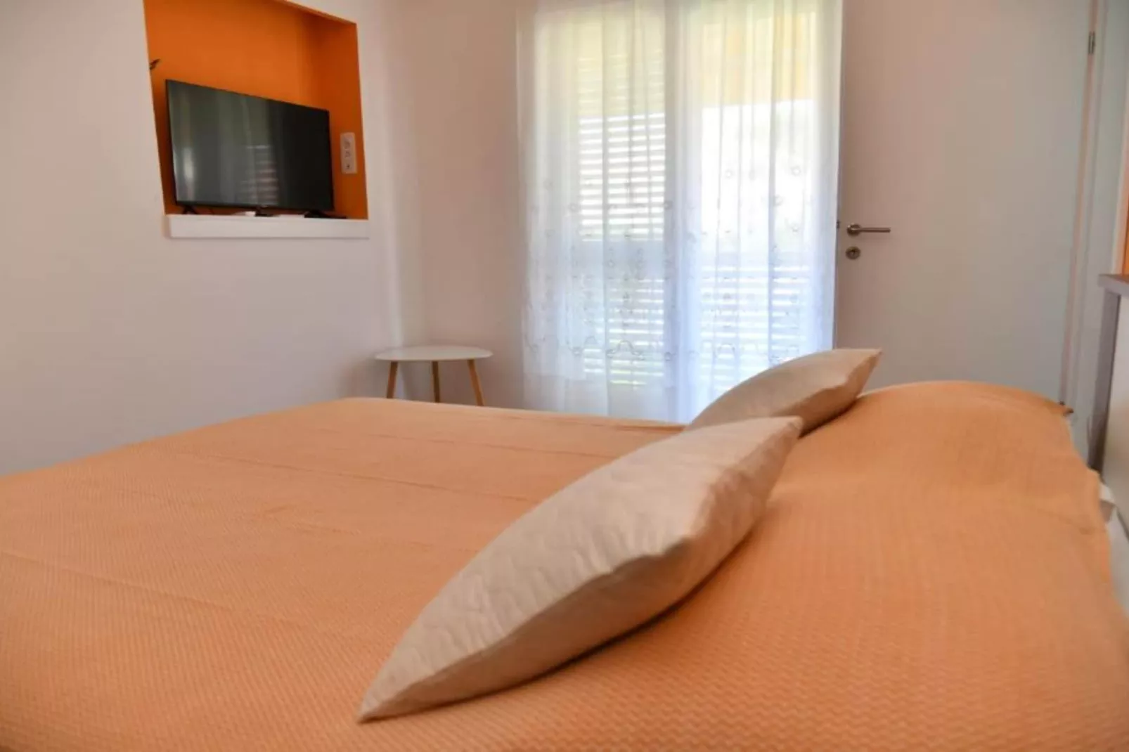 One Bedroom Apartment with Terrace and Garden View-Slaapkamer