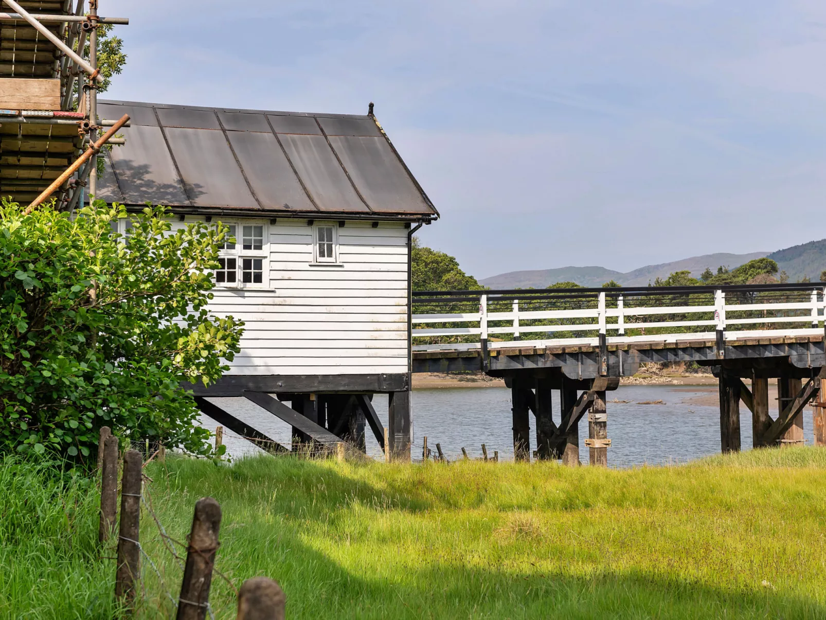 Toll Bridge Cottage-Buiten