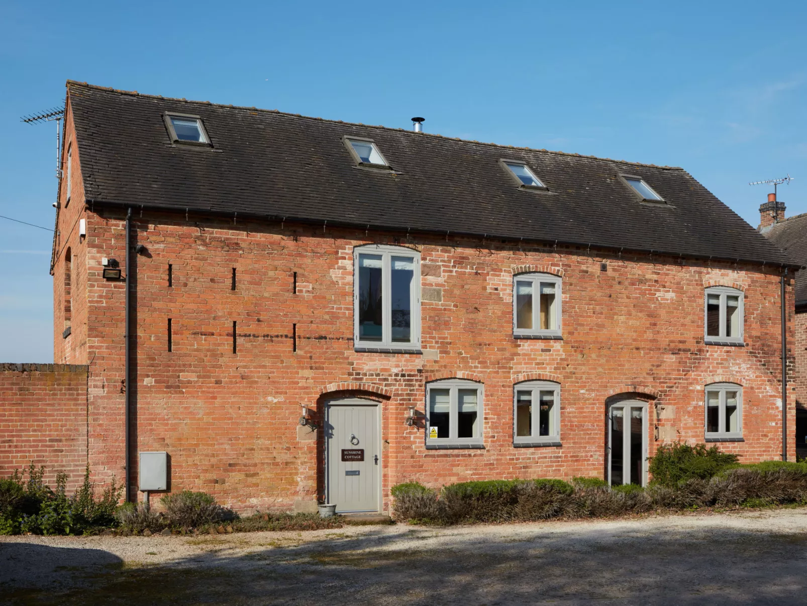 Sunshine Cottage-Buiten