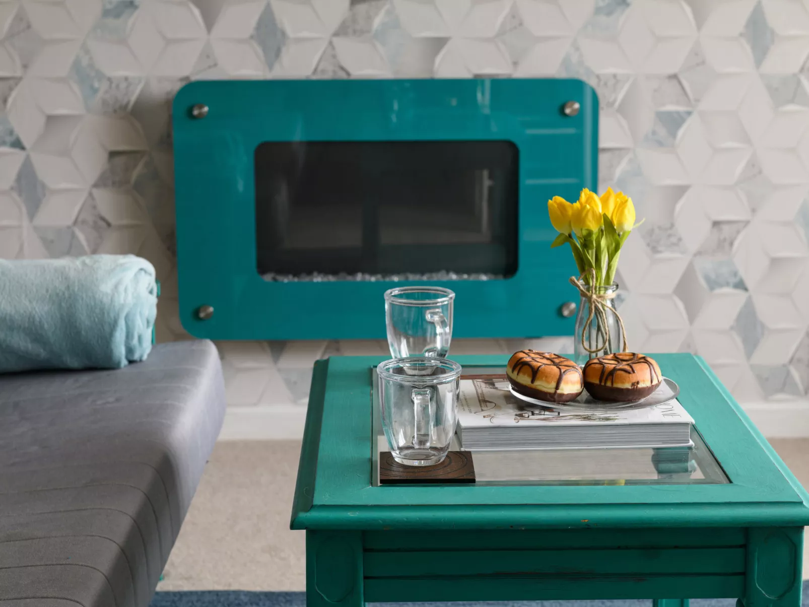 Golygfa o'r Castell - Castle Views-Binnen