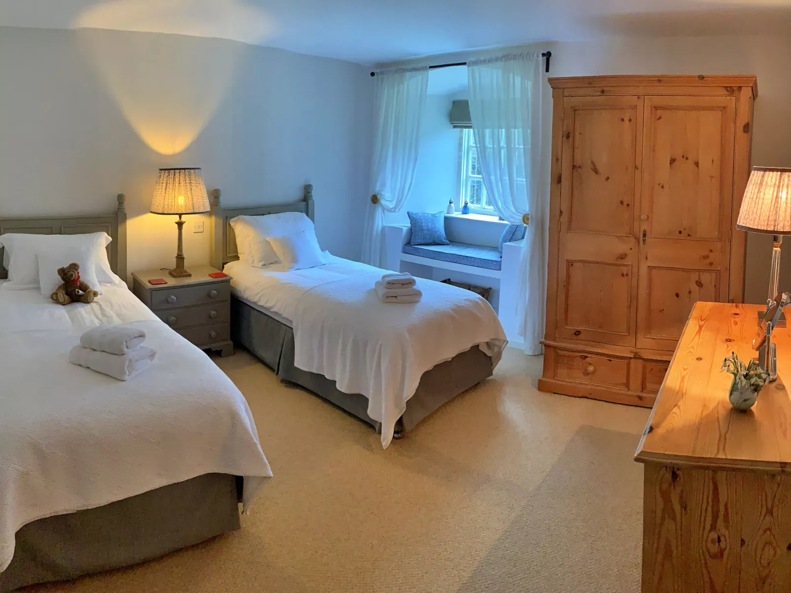 Ingleby Manor - South Front-Binnen