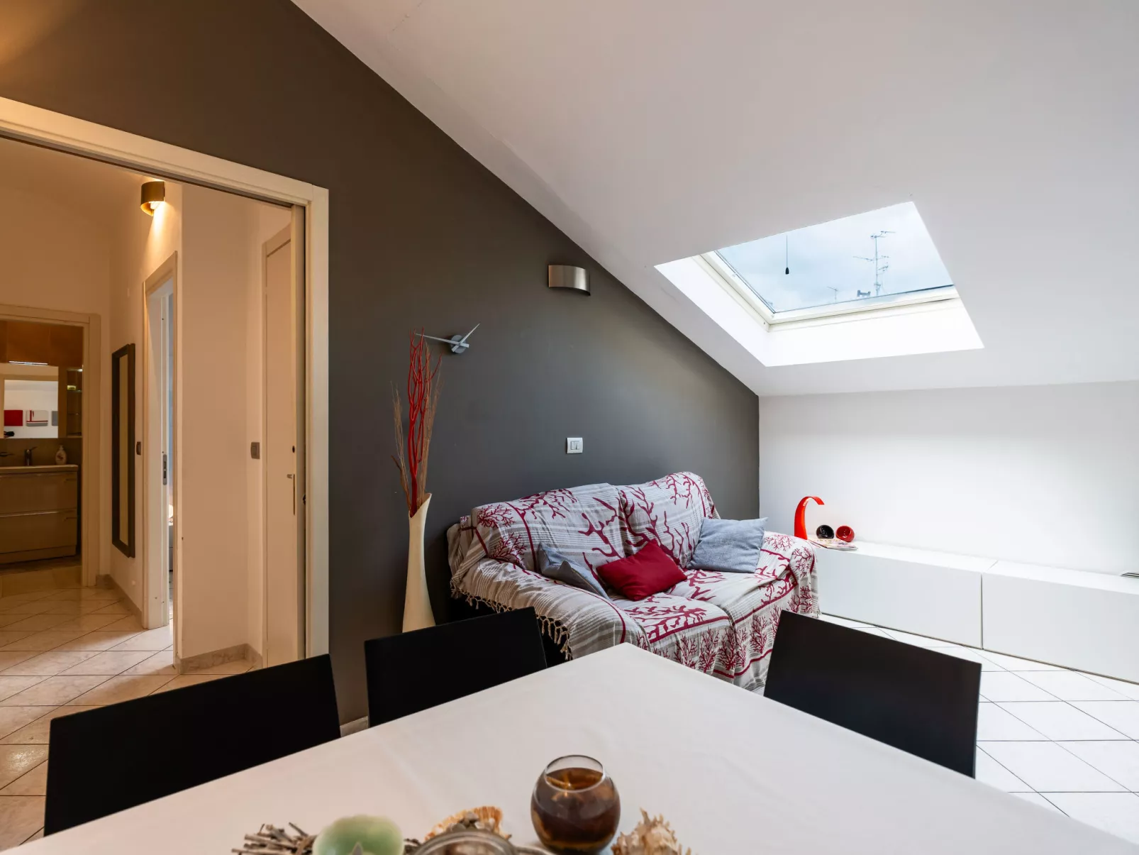 By Center and Sea-Binnen