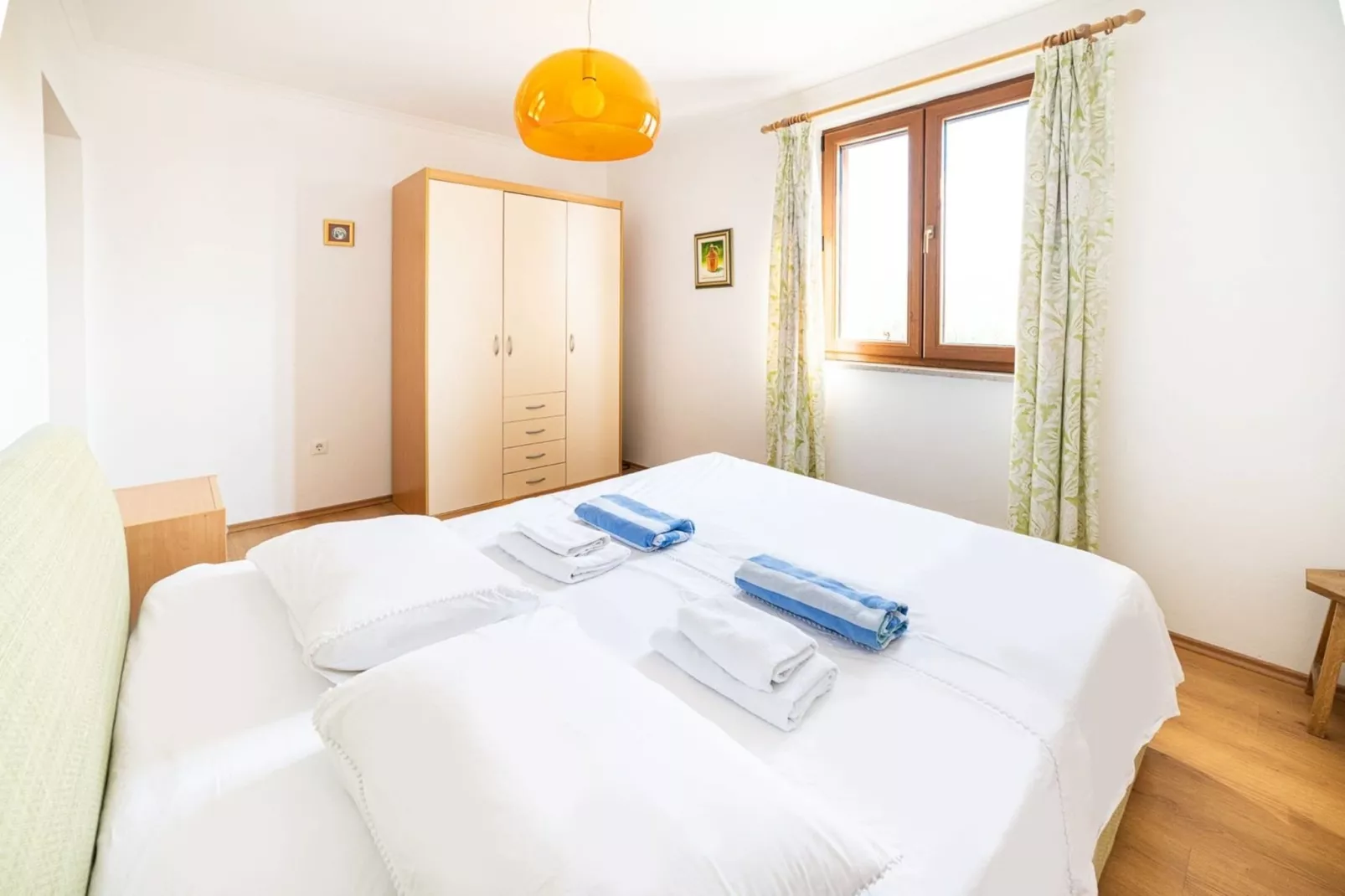 Villa Oliva - Two Bedroom Villa with Terrace and Swimming pool-Slaapkamer