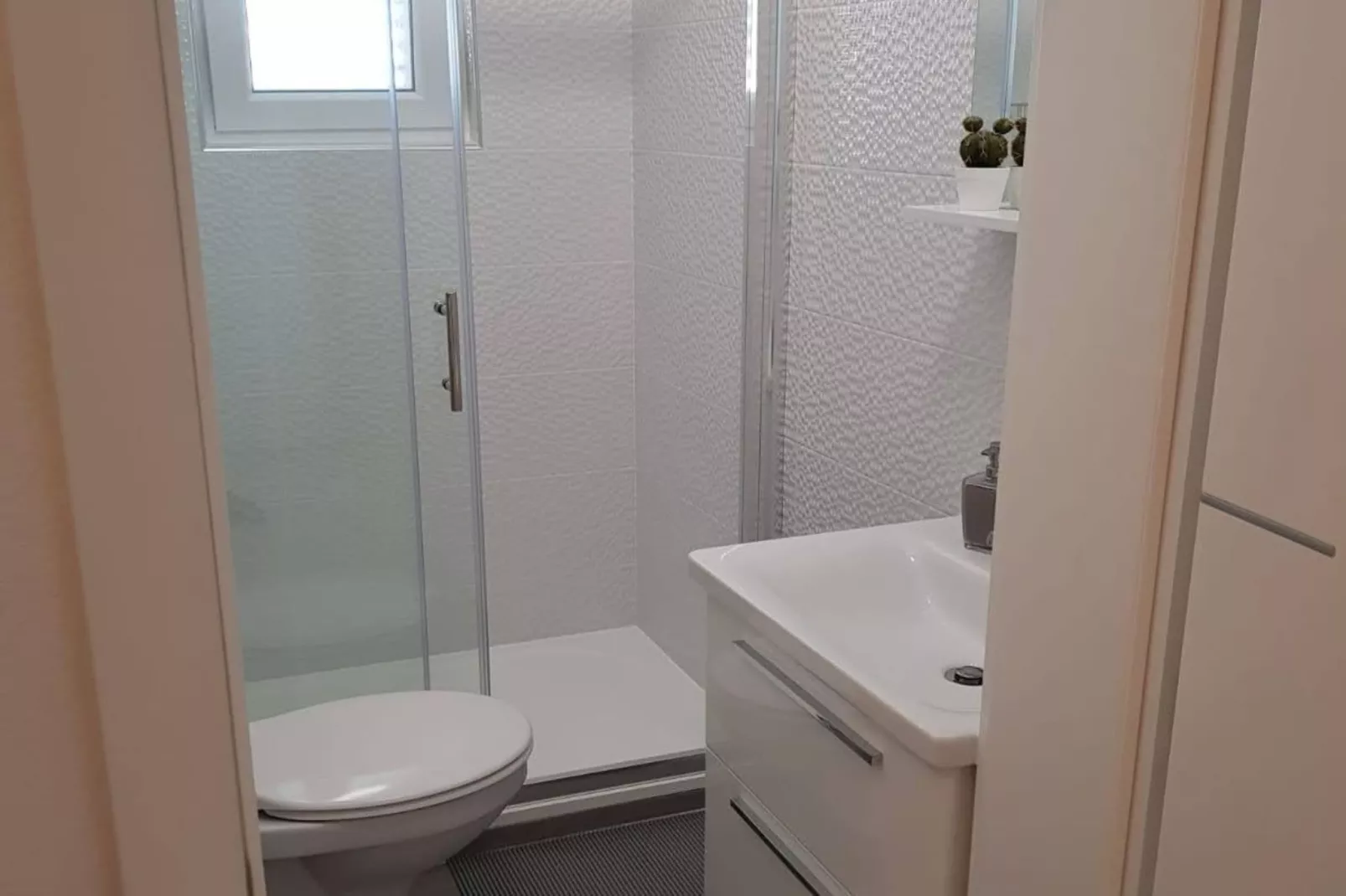 One-Bedroom Sea View Apartment-Badkamer