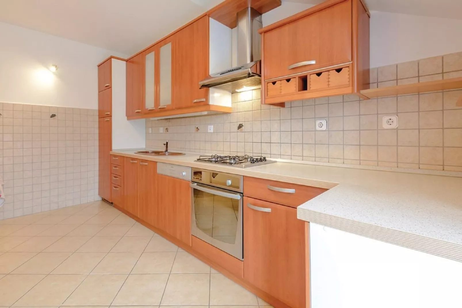 Three Bedroom Apartment with Pool-Keuken
