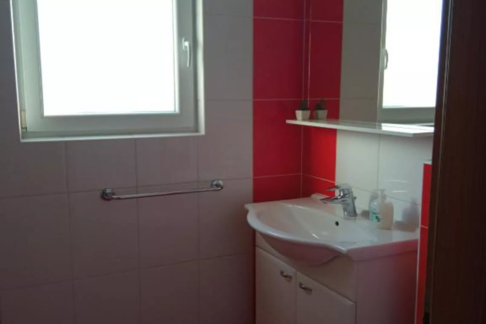 Cozy Vodice Garden Apartments With Terrace and BBQ -  Comfort one bedroom apartment (GREEN)-Badkamer