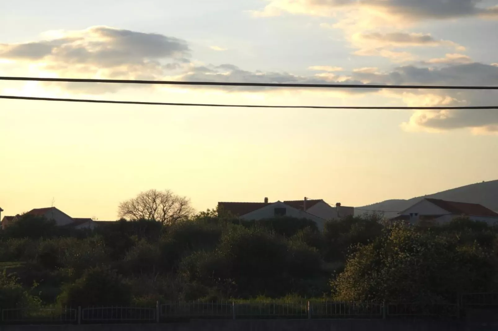 Peaceful Apartments With Style - Classsic Two Bedroom Apartment-Buitenlucht