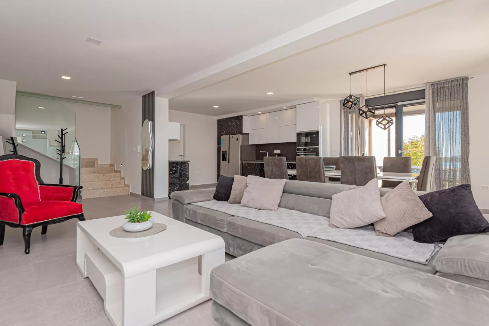 Four-Bedroom Villa With Pool-Woonkamer