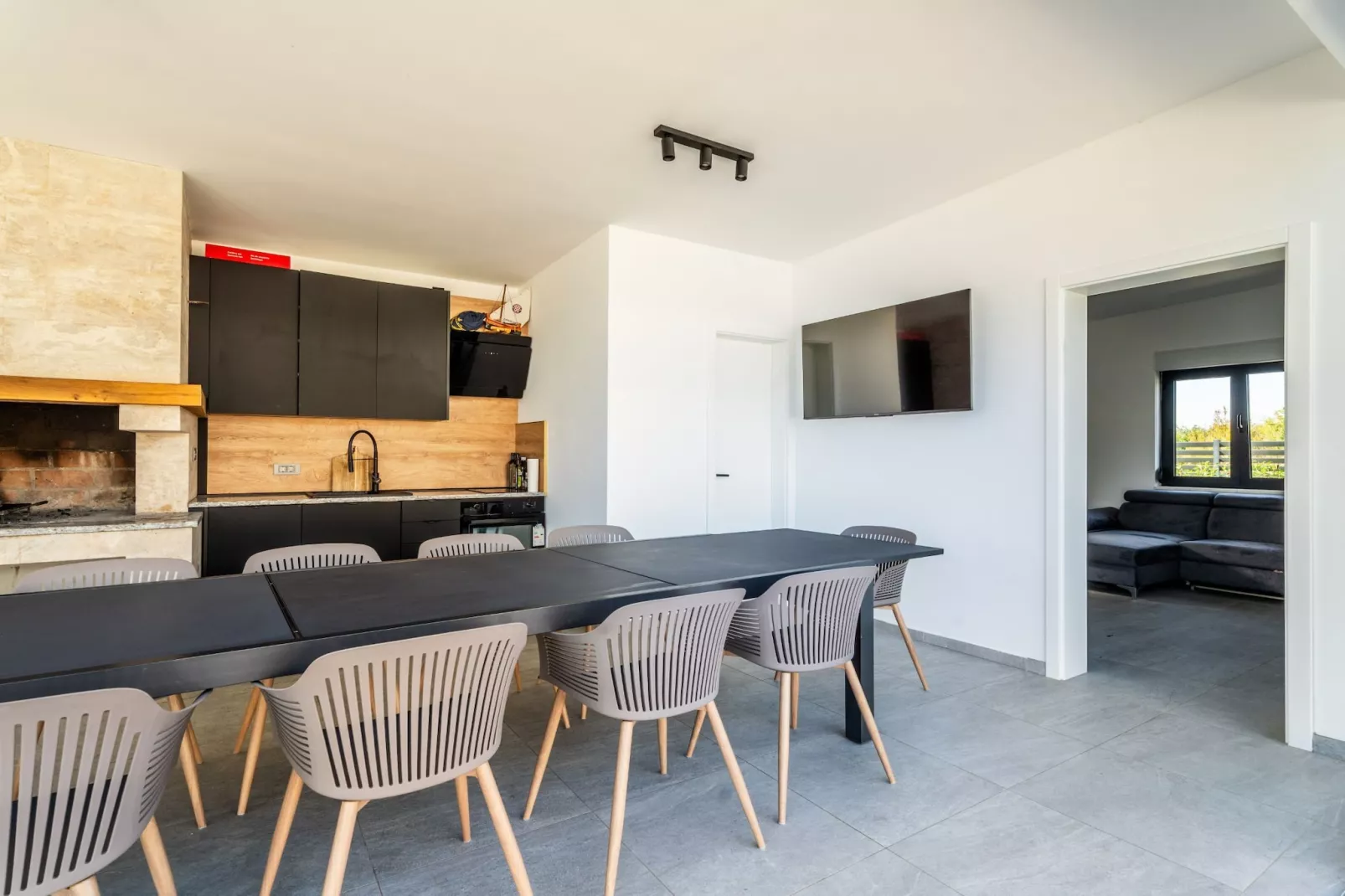 Villa Freedom - Five Bedroom House with Balcony-Eetkamer