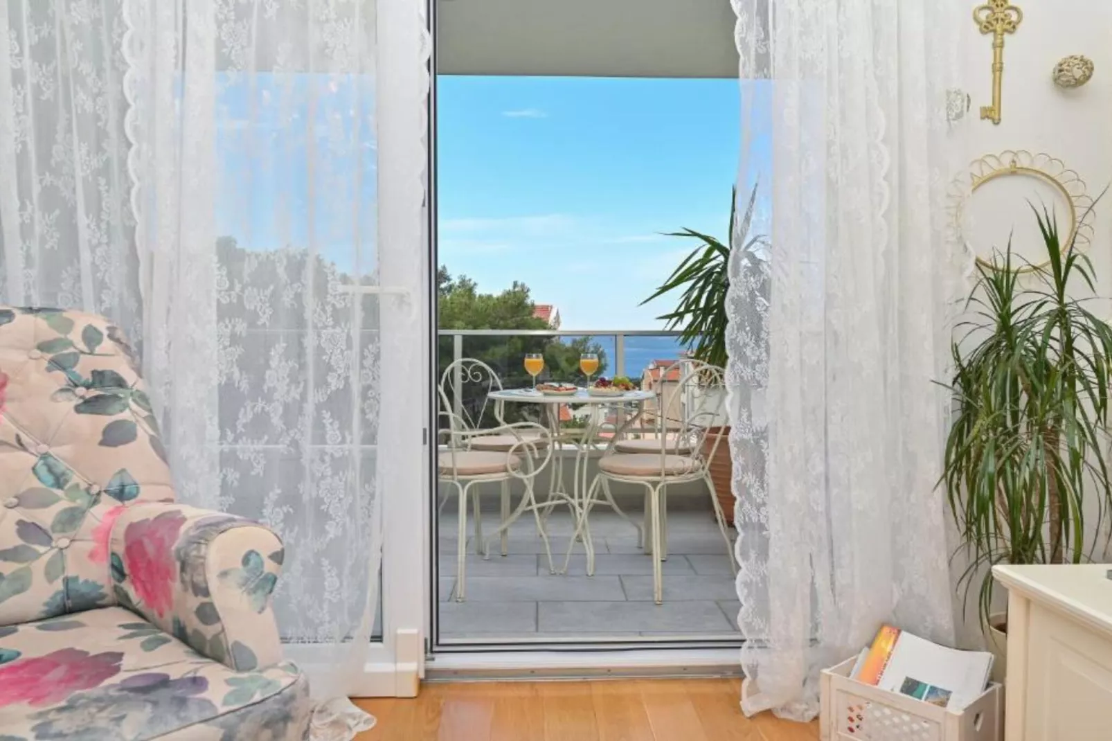 Apartment Hani 2 - Two Bedroom Apartment With Balcony And Sea View-Woonkamer