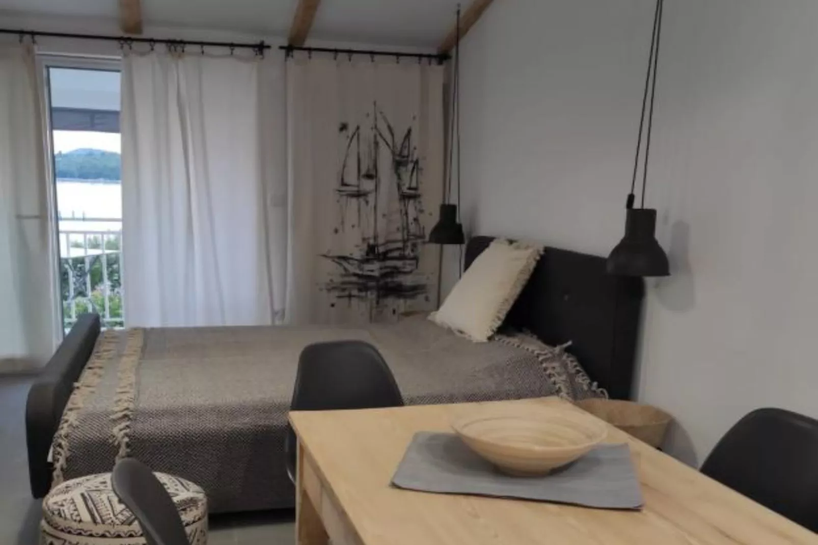 Modern Beachfront Apartments near Šibenik - Comfort Studio Apartment with Balcony and Sea View-Slaapkamer