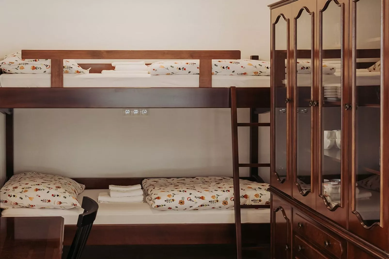 Enchanted Misty Valley Cottage Apartments - Comfort One Bedroom Apartment (owner 4)-Slaapkamer