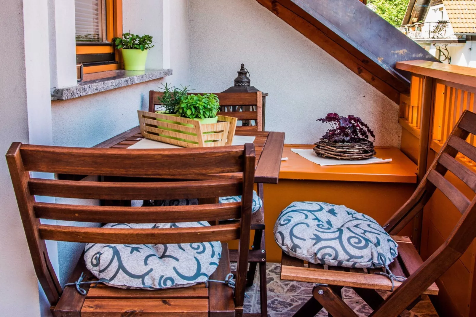 Riverside Pines Luce Apartments with Balcony - Studio Apartment with Balcony-Eetkamer