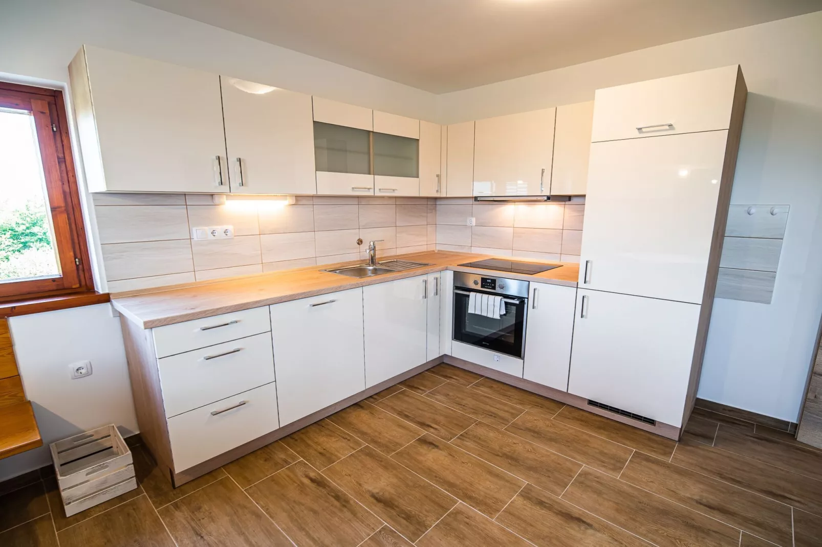 Serene Hollow Holiday Home with Mountain View - Two Bedroom Holiday Home with Mountain View-Keuken