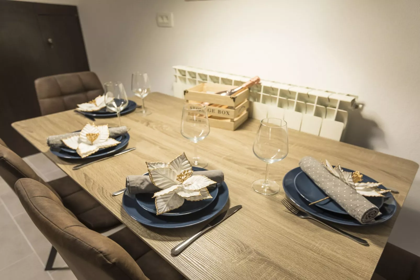 Downtown Koper Spacious Apartment with Balcony - Two Bedroom Apartment with Balcony-Eetkamer