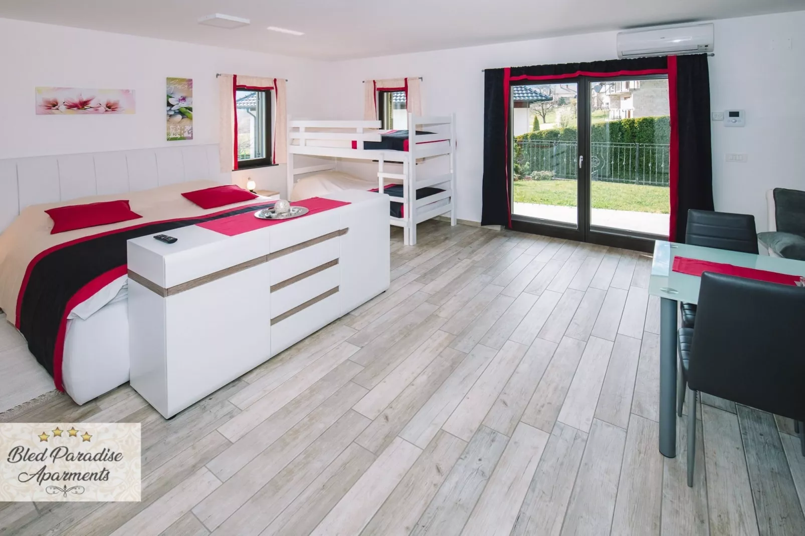 Bled Prestigious and Stylish Apartments - Standard Studio Apartment with Terrace (owner 2)-Slaapkamer