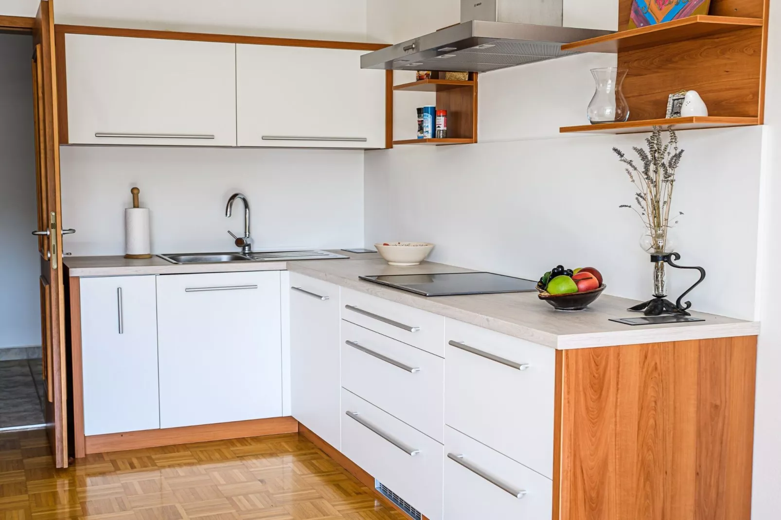 Sunny and Spacious Apartments with Terrace near Water Park - One Bedroom Apartment with Terrace-Keuken