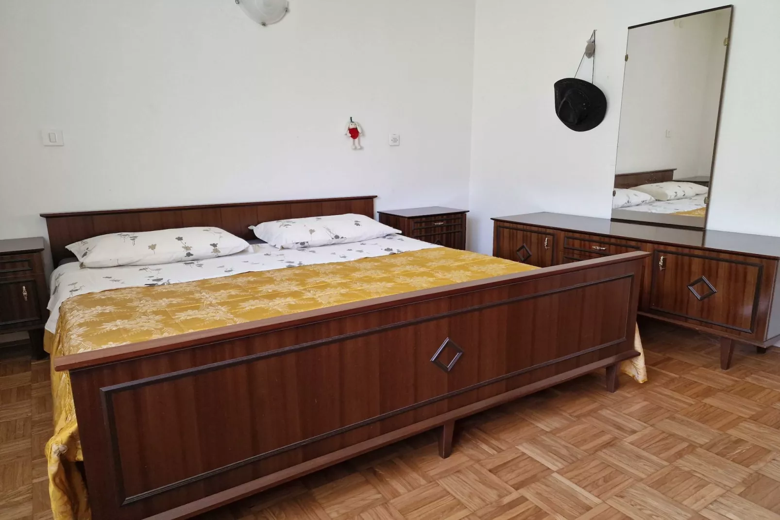 Bovec Comfortable Apartment with Mountain View - One Bedroom Apartment with Mountain View-Slaapkamer