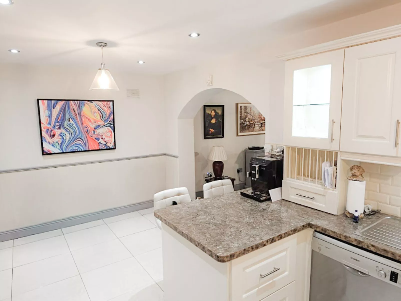 Passage East Holiday Home-Binnen