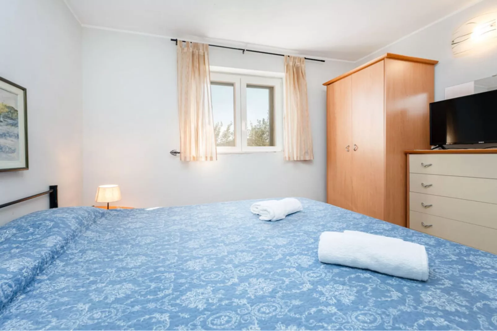 Holiday Home Pigmy Cormoran - One Bedroom House with Terrace  and Pool