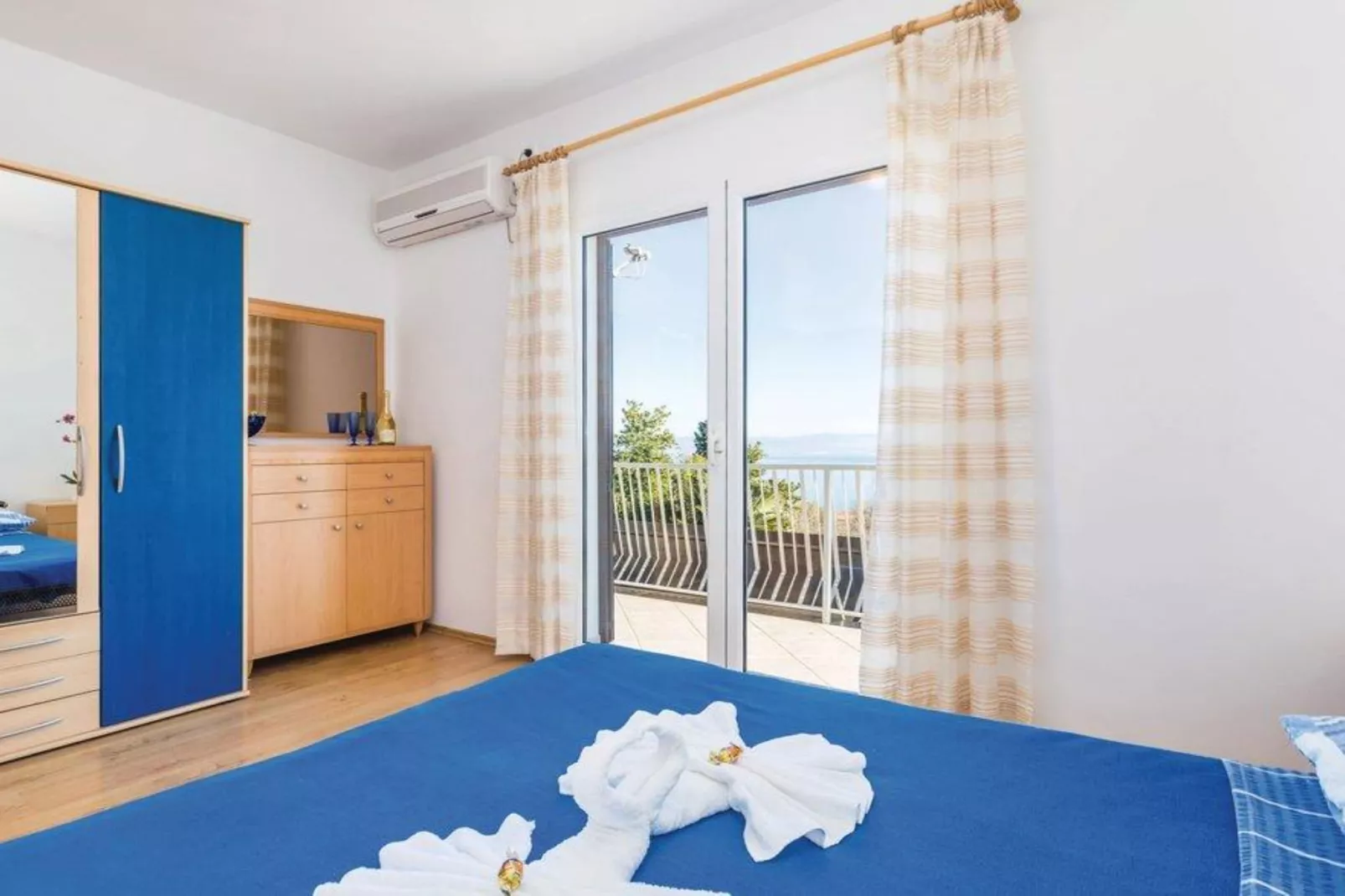 Holiday Home Brsec-Two Bedroom Holiday Home with Sea View-Slaapkamer