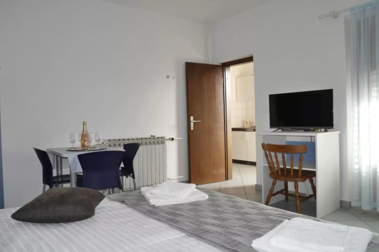 Dugi Rat Seaside Apartments - Two Bedroom Apartment 3-Slaapkamer