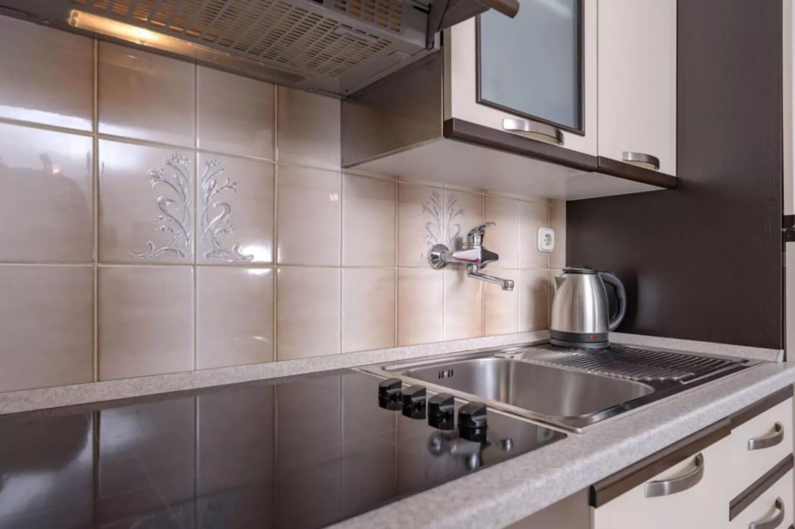 One Bedroom Apartment with Terrace 5-Keuken