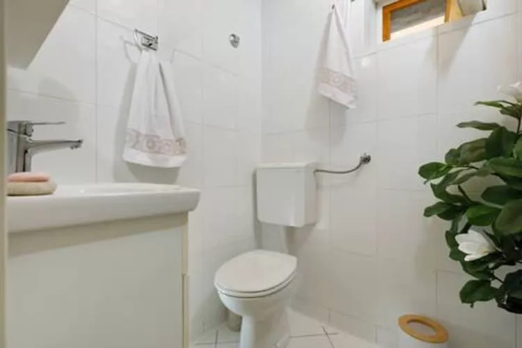 Holiday Home Lišnjak - Three Bedroom Holiday Home with Pool-Badkamer