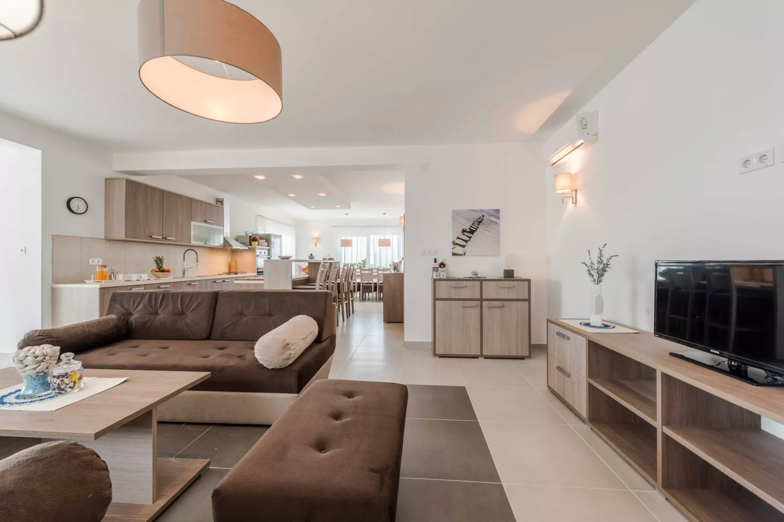 Luxury Escape with Swimming Pool & Modern Design - Superior Four Bedroom Villa with Private Pool ( Villa 2)-Woonkamer