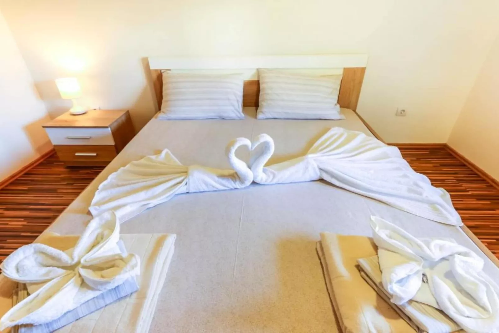 Beachfront Escape – Steps from the Crystal-Clear Sea - One Bedroom Apartment 1-Slaapkamer